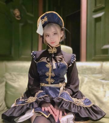 . . . スカートも袖･･･