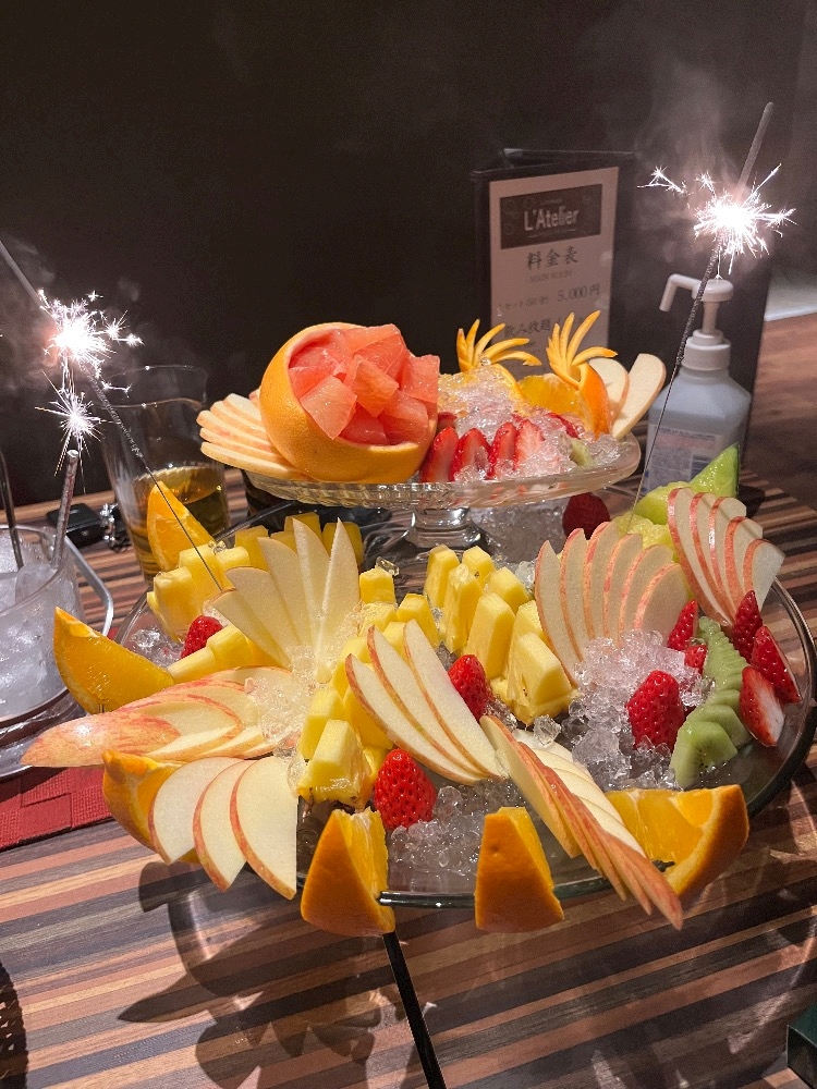 フル盛りとしゅわしゅわ🍍🍾