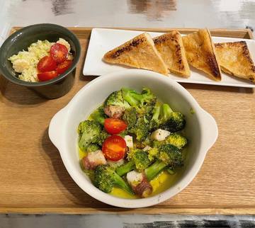 . . タコとブロッコリ･･･