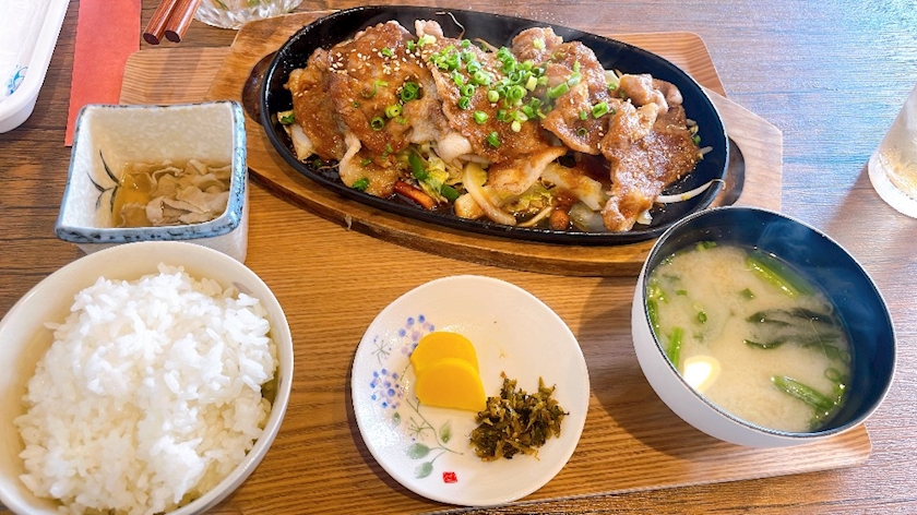 生姜焼き定食美味だった。