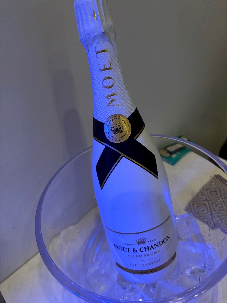 Lounge 暖日記1648649