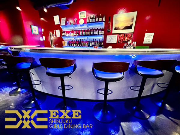 GIRLS DINING BAR EXE